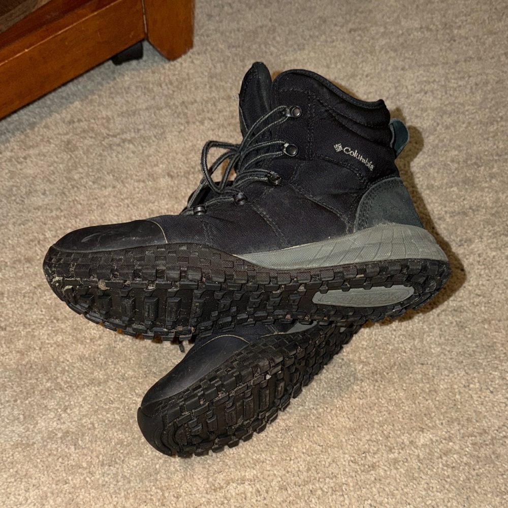Columbia waterproof Men's Black and Gray Snow Boots